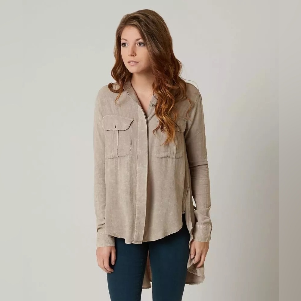 Buckle gimmicks long sleeve crinkle top